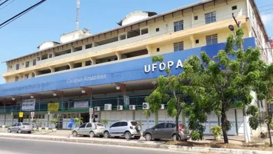 A jornada de trabalho será de 40 horas semanais, com possibilidade de dedicação exclusiva em determinados casos.