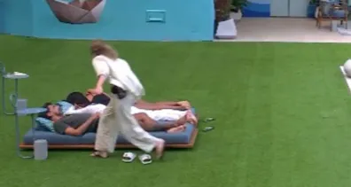 Imagem ilustrativa da imagem BBB26: Ana Paula invade espaço de Cowboy e gera polêmica