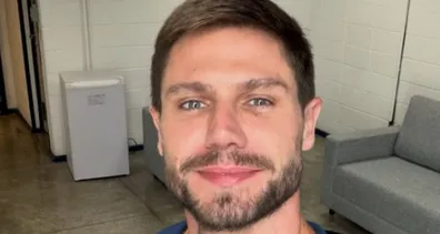 Imagem ilustrativa da imagem Ex-BBB Jonas Sulzbach se envolve em acidente de carro