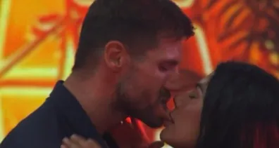 Imagem ilustrativa da imagem BBB 26: Jonas e Marciele se beijam após saída de Maxiane