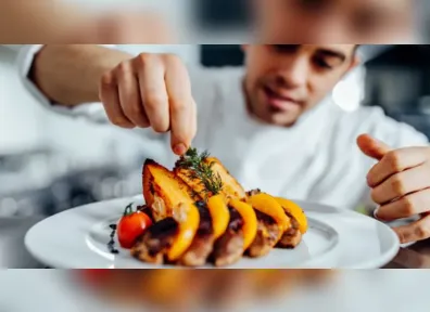 São ofertadas 60 vagas, distribuídas em dois turnos: 30 no vespertino e 30 no noturno.