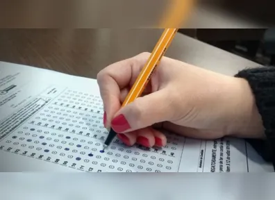 Concursos em todo o país atraem candidatos que buscam estabilidade e salários elevados no serviço público.