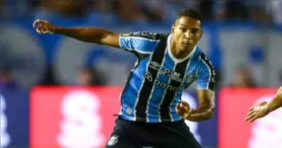 Lateral-direito chega por empréstimo do Grêmio por um ano e passa a integrar o elenco azulino para a temporada 2026.