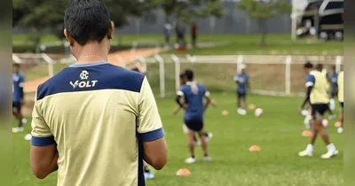 Remo faz treino estratégico no CT do Vila Nova, em Goiânia.