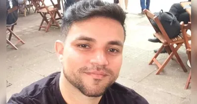 Arlen estava com amigos em uma lancha quando o grupo foi surpreendido por ventos fortes e chuva intensa.