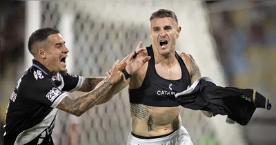Vasco chega à final após eliminar Botafogo e Fluminense