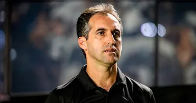 Remo oficializa a contratação de Léo Condé como técnico para a temporada 2026. Expectativas e desafios em vista.