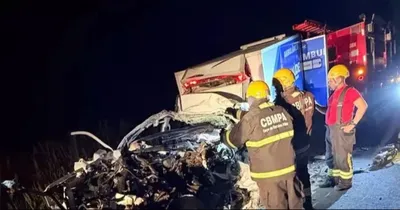 A ambulância ficou completamente destruída. O acidente aconteceu na BR-010, no sudeste paraense.
