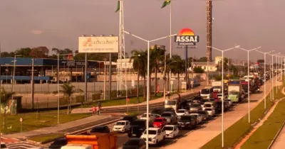 Fluxo intenso de veículos marca a saída de Belém, especialmente na BR-316, com motoristas enfrentando lentidão rumo aos destinos de Réveillon no interior e no litoral do Pará.