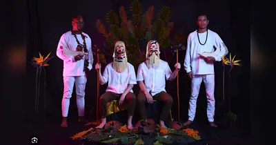 o Dengue Dengue Dengue é reconhecido por misturar ritmos latino-americanos.