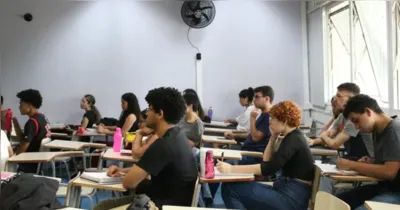 Candidatos chegam cedo aos locais de prova para a etapa decisiva do concurso da Sefa PA, que reúne milhares de inscritos em todo o estado.