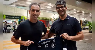 Técnico Léo Condé ao lado do executico azulino Luis Vagner Vivian