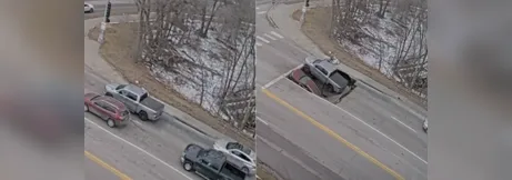 Imagem ilustrativa da imagem Cratera se abre na rua e "engole" carros nos Estados Unidos