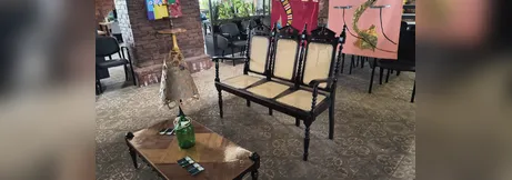 Imagem ilustrativa da imagem Do descarte à arte: móveis ganham nova vida em exposição em Belém