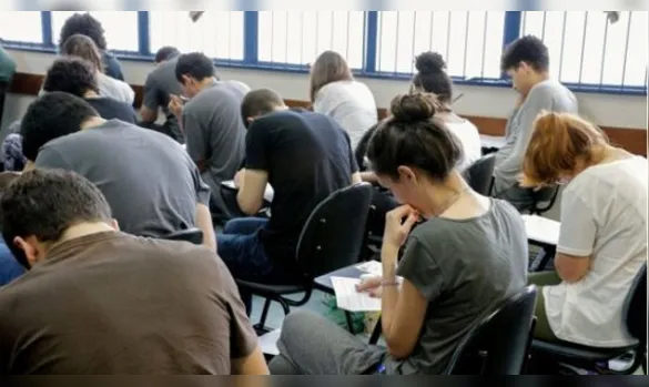 Imagem ilustrativa da imagem Universidade abre vagas para níveis médio e superior; salário pode passar de R$ 6 mil