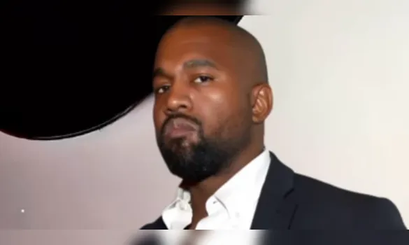 Imagem ilustrativa da imagem Kanye West publica pedido de desculpas após falas pró-nazismo nos EUA