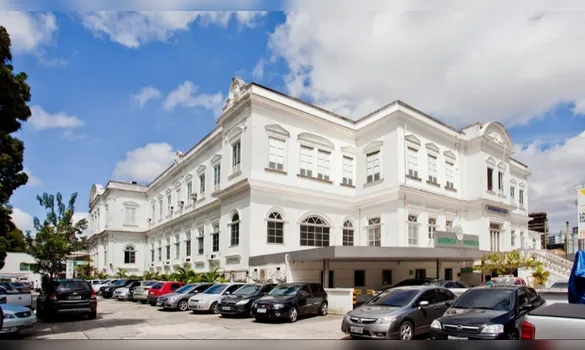 Imagem ilustrativa da imagem Papai Noel leva magia do Natal ao Hospital Beneficente Portuguesa