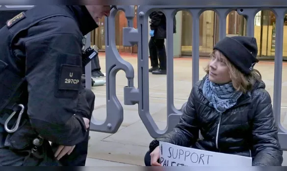 Imagem ilustrativa da imagem Greta Thunberg é presa no Reino Unido durante protesto