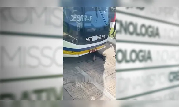 Imagem ilustrativa da imagem Ciclista fica debaixo de ônibus do BRT após acidente em Belém