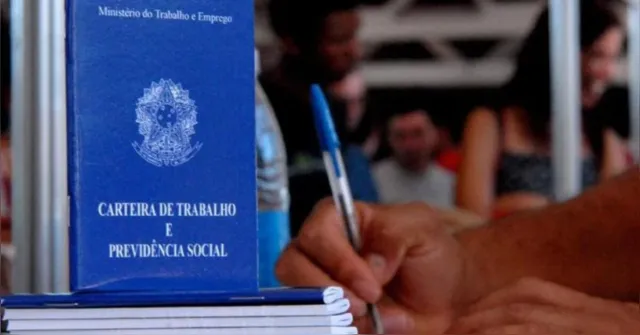 Imagem ilustrativa da notícia Desemprego cai para 5,2% e atinge o menor nível da série histórica