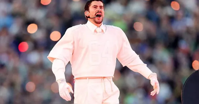 Imagem ilustrativa da notícia Bad Bunny acena ao Brasil no Super Bowl e exalta países da América 