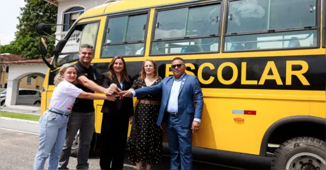 Imagem ilustrativa da notícia Governo do Pará entrega ônibus escolar ao município de Ponta de Pedras