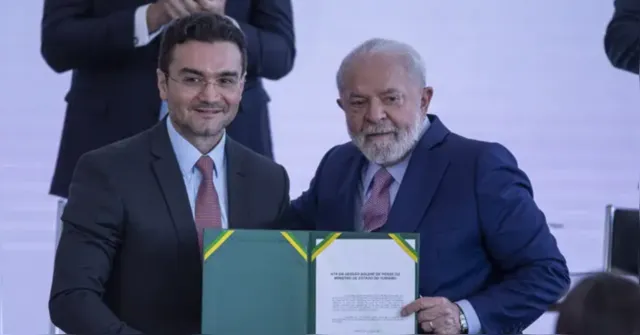 Imagem ilustrativa da notícia Lula anuncia saída de Celso Sabino; União Brasil indica novo ministro