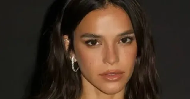 Imagem ilustrativa da notícia Bruna Marquezine ignora repórter em aeroporto e reação repercute