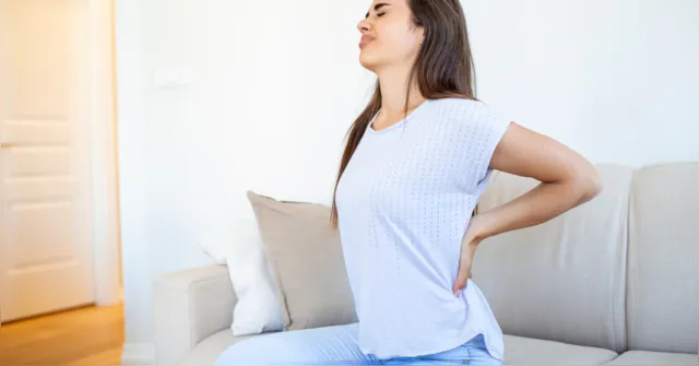 Imagem ilustrativa da notícia Dor na coluna ao levantar peso? Veja o que mudar na postura