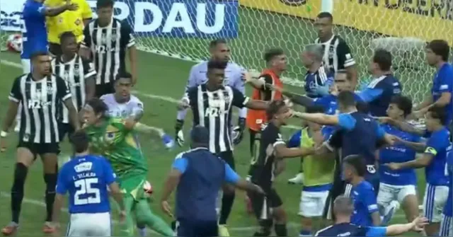 Imagem ilustrativa da notícia Briga: final do Mineirão bate recorde com 23 expulsões