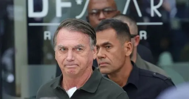 Imagem ilustrativa da notícia Defesa pede internação de Bolsonaro na véspera de Natal e cirurgia no dia 25