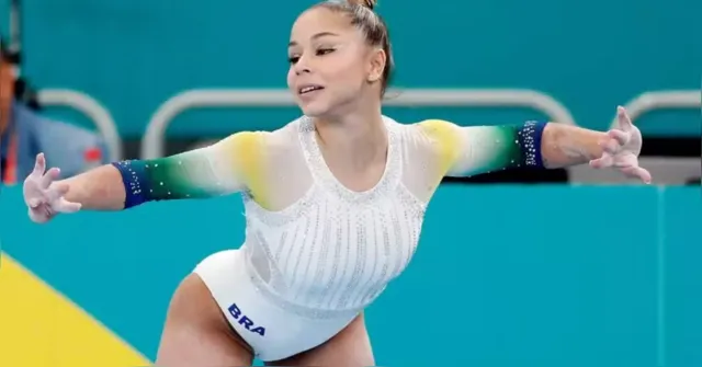 Imagem ilustrativa da notícia Flávia Saraiva posa de biquíni e esquenta a WEB; veja as fotos!