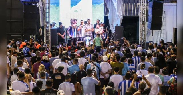 Imagem ilustrativa da notícia Torcedores criticam valor e design da nova camisa do Paysandu