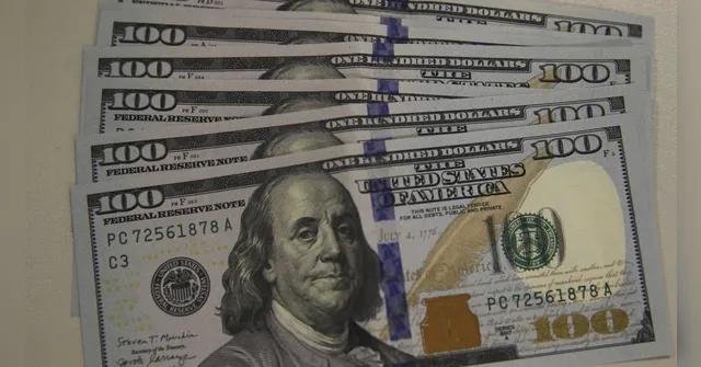 Imagem ilustrativa da notícia Após dias seguidos de alta, dólar cai e fecha em R$ 5,53