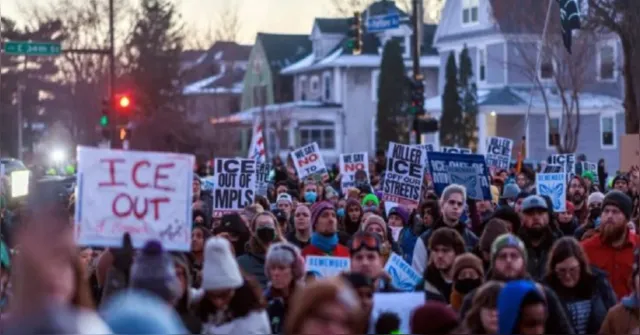 Imagem ilustrativa da notícia Protestos se espalham por todo os EUA após morte em ação do ICE