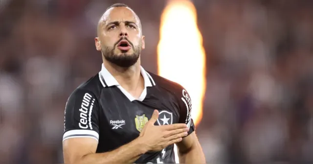 Imagem ilustrativa da notícia Corinthians abre conversas para contratar Arthur Cabral, do Botafogo