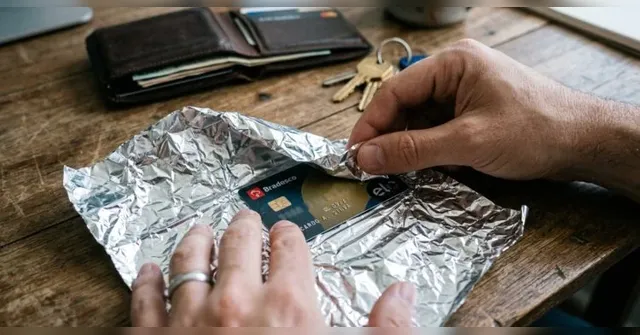 Imagem ilustrativa da notícia Papel alumínio: a segurança para pagamentos por aproximação