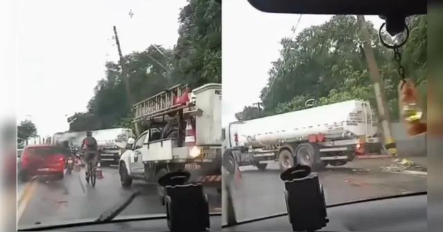 Imagem ilustrativa da notícia Caminhão bate em poste e bloqueia trânsito na Arthur Bernardes