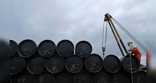 Imagem ilustrativa da imagem Guerra no Irã faz preço do petróleo Brent disparar