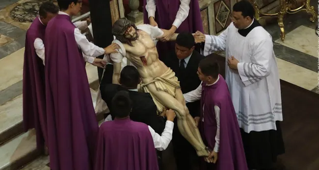 Imagem ilustrativa da imagem Arquidiocese celebra Ação Litúrgica e Sermão do Descendimento da Cruz