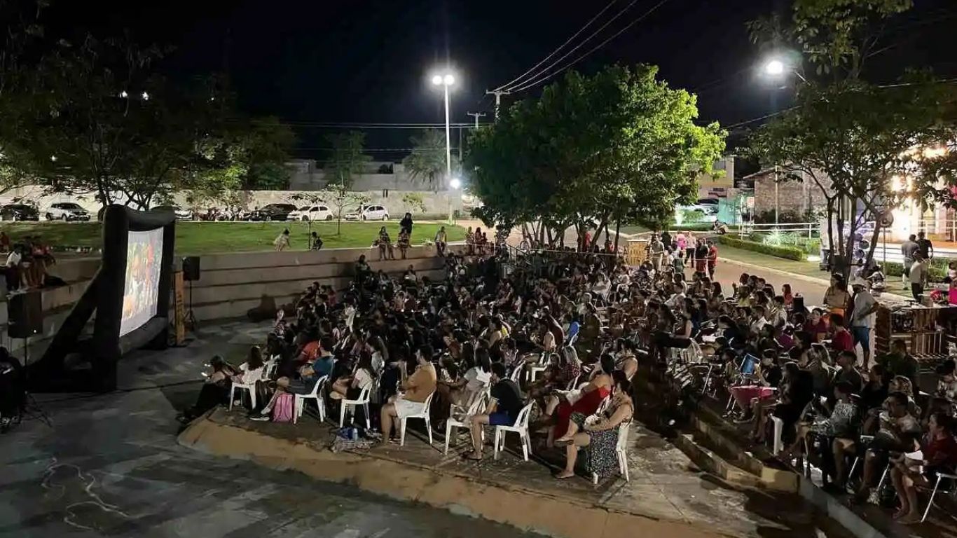 O projeto “Cinema na Rua” é realizado pela Casa da Cultura local