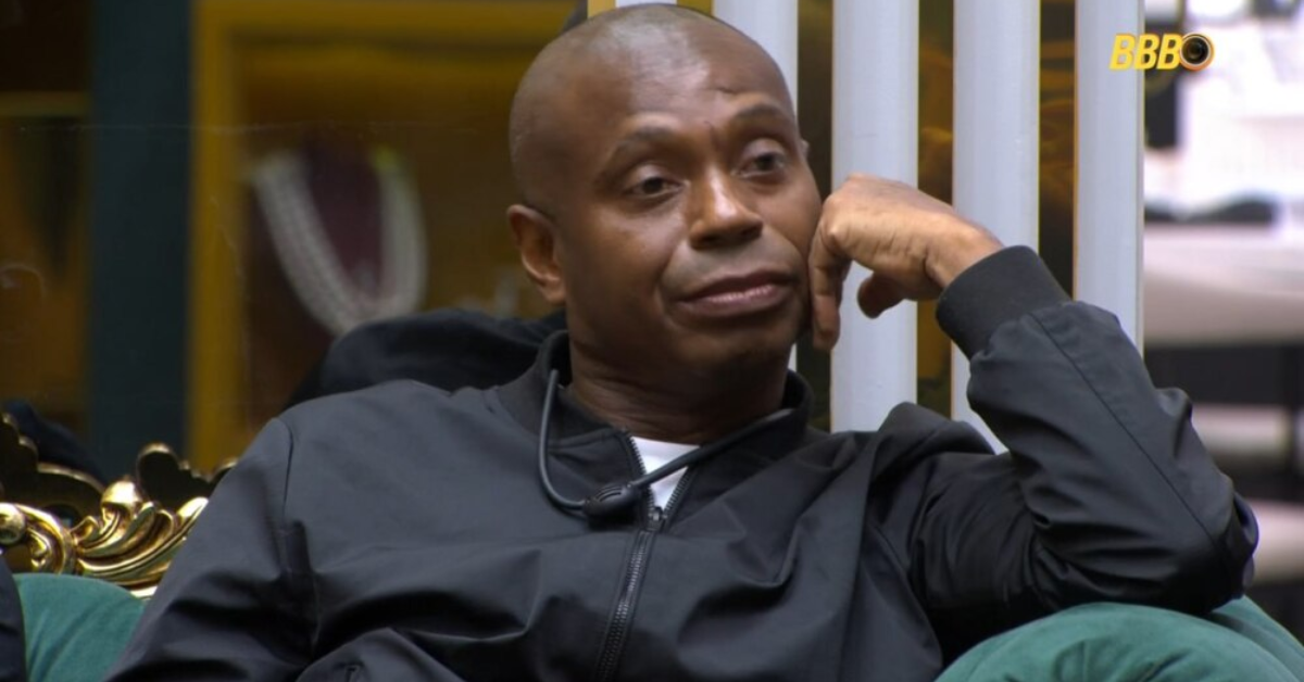 Edilson Capetinha no BBB 26: ex-jogador enfrenta repercussão negativa após fala polêmica, pede desculpas a colega de confinamento e ameaça desistir do reality.