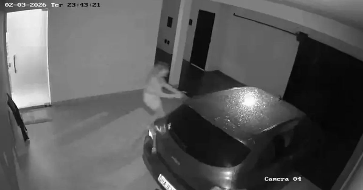 Carro da família se movimenta sozinho dentro da garagem, derruba o portão e invade a rua em Uberlândia; imagens de câmera de segurança registraram o momento.