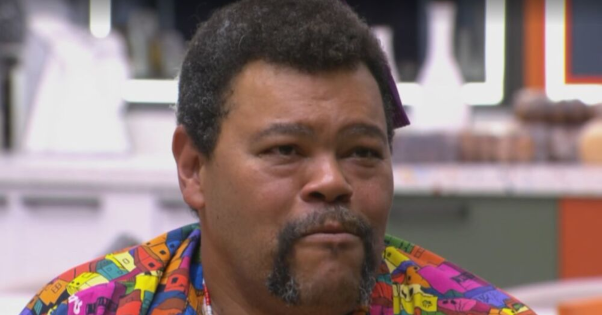 Babu Santana deixa o BBB 26 após enfrentar Milena e Chaiany no oitavo Paredão do reality.