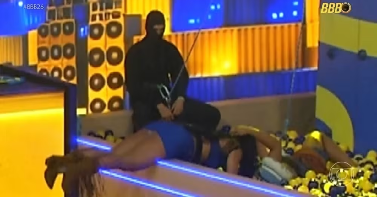 Momento do beijo entre Chaiany e Marciele exibido no CAT BBB movimenta o público e repercute nas redes sociais.