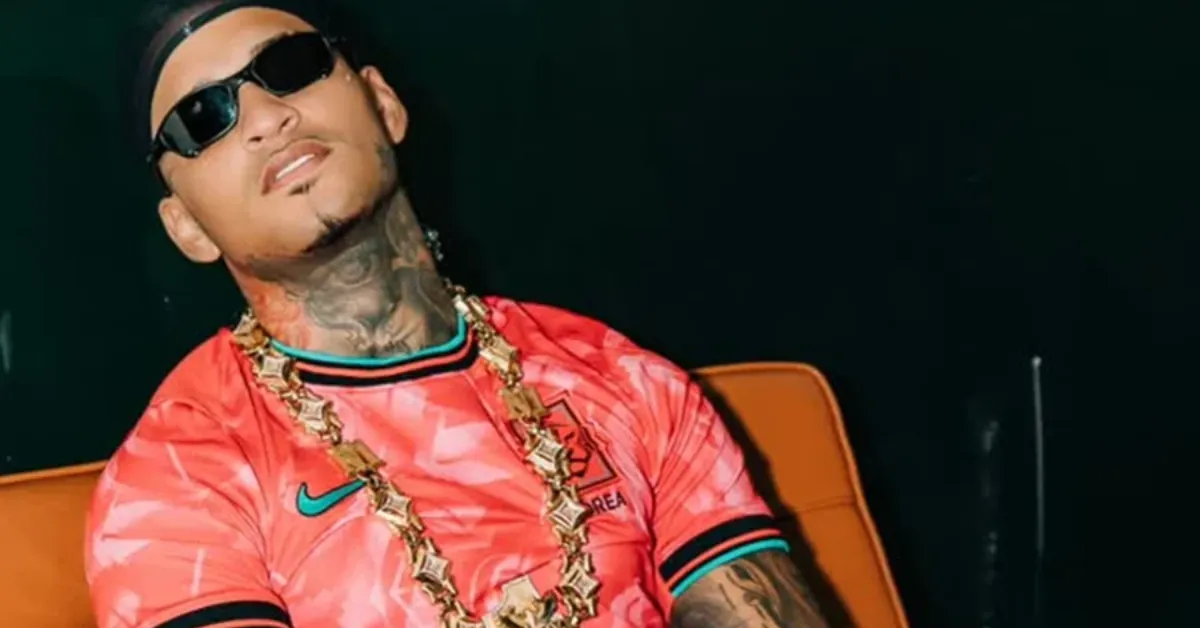 Van do cantor Anderson Neiff foi atingida por tiros após saída de show em São Paulo; artista foi hospitalizado após ser baleado.