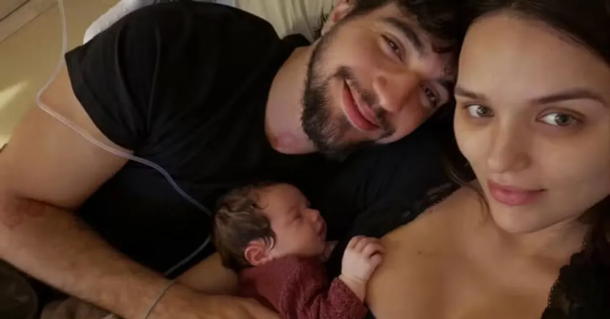 Rafa Kalimann e Nattan receberam a primeira filha, Zuza, em janeiro, após decisão da atriz de induzir o parto no fim da gestação.
