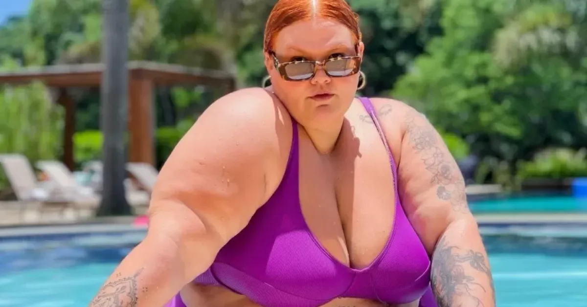 Thaís Carla impressionou seguidores ao surgir irreconhecível após perder 100 quilos um ano depois da cirurgia bariátrica.