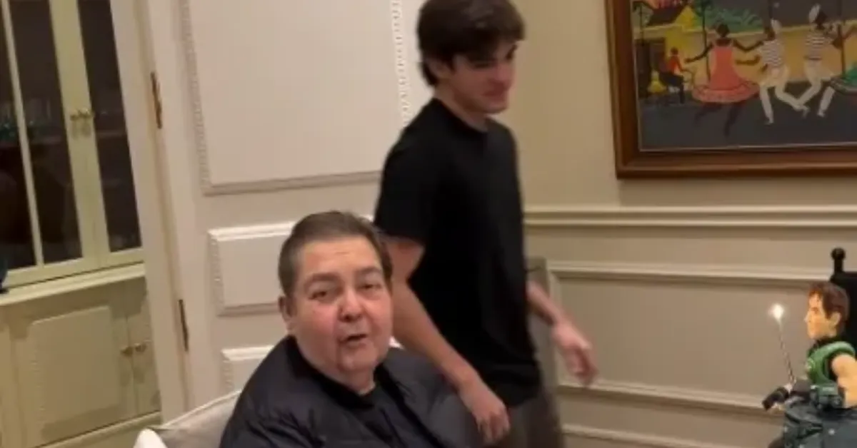 Faustão apareceu em vídeo durante a comemoração do aniversário de 18 anos do filho Rodrigo Silva, em rara aparição nas redes sociais da família.