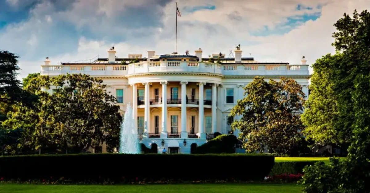 Agentes reforçaram a segurança nos arredores da Casa Branca após troca de tiros registrada a poucos metros do complexo presidencial, em Washington.